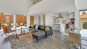 Living room - Amazing 4BR Loft in the Heart of Pasadena (Pasadena)
