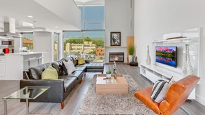 Living room - Amazing 4BR Loft in the Heart of Pasadena (Pasadena)