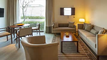 Suite | Living area | TV