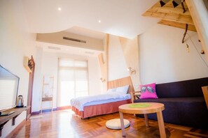 ルーム (6PAX) | デスク、防音設備、WiFi (無料)
