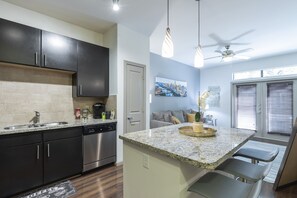 Oven, stovetop, dishwasher, coffee/tea maker - Luxurious & Cozy Midtown Texas Condo (Houston)