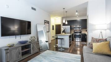 TV, ๋ทํ๋ฆญ์ค, ์คํธ๋ฆฌ๋ฐ ์๋น์ค