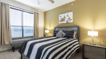 1 bedroom, iron/ironing board, free internet, bed sheets