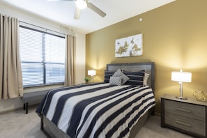 1 bedroom, iron/ironing board, free Internet, bed sheets - Luxurious & Cozy Midtown Texas Condo (Houston)