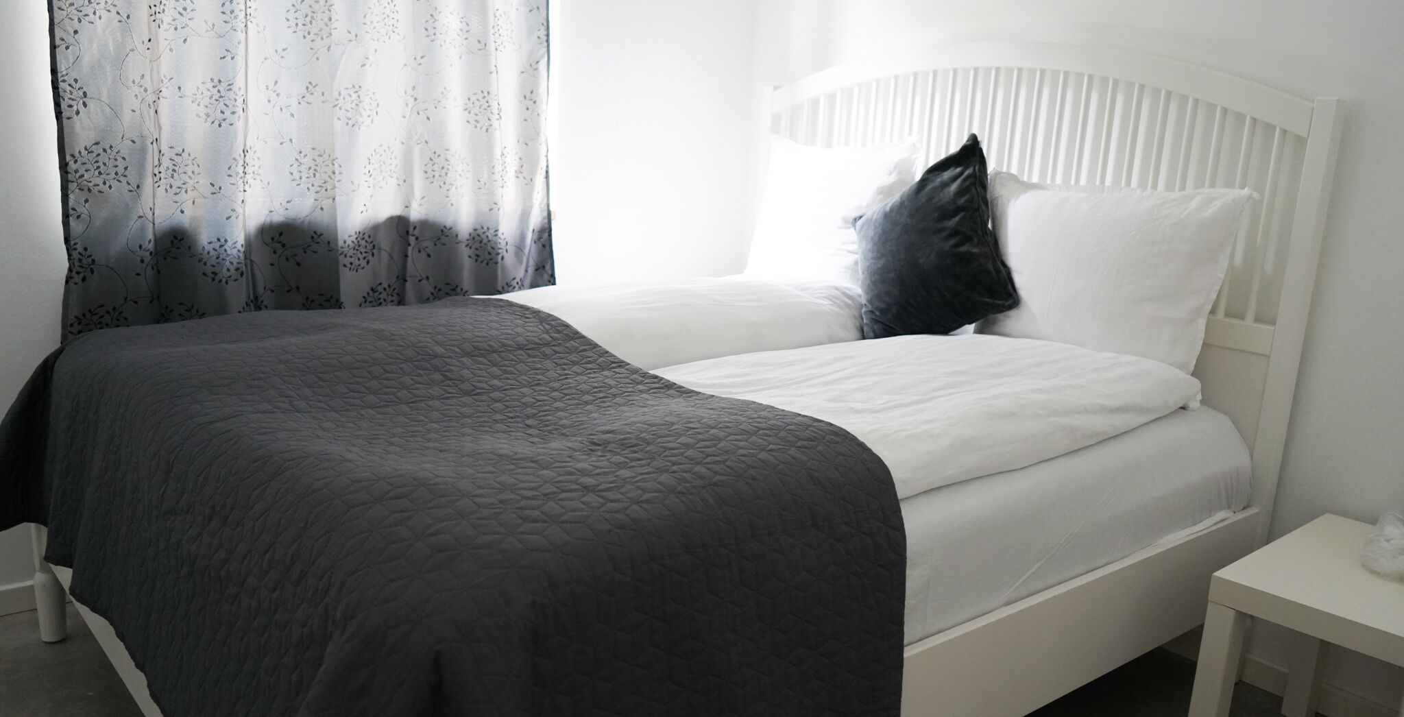 3 bedrooms, laptop workspace, blackout curtains, soundproofing