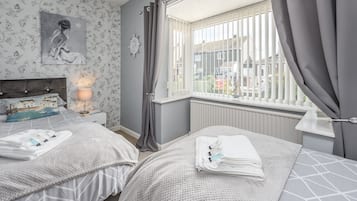 2 slaapkamers, een strijkplank/strijkijzer, reisbedje, wifi