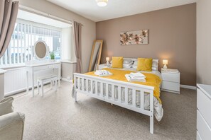 2 habitaciones, tabla de planchar con plancha, cuna de viaje y wifi 