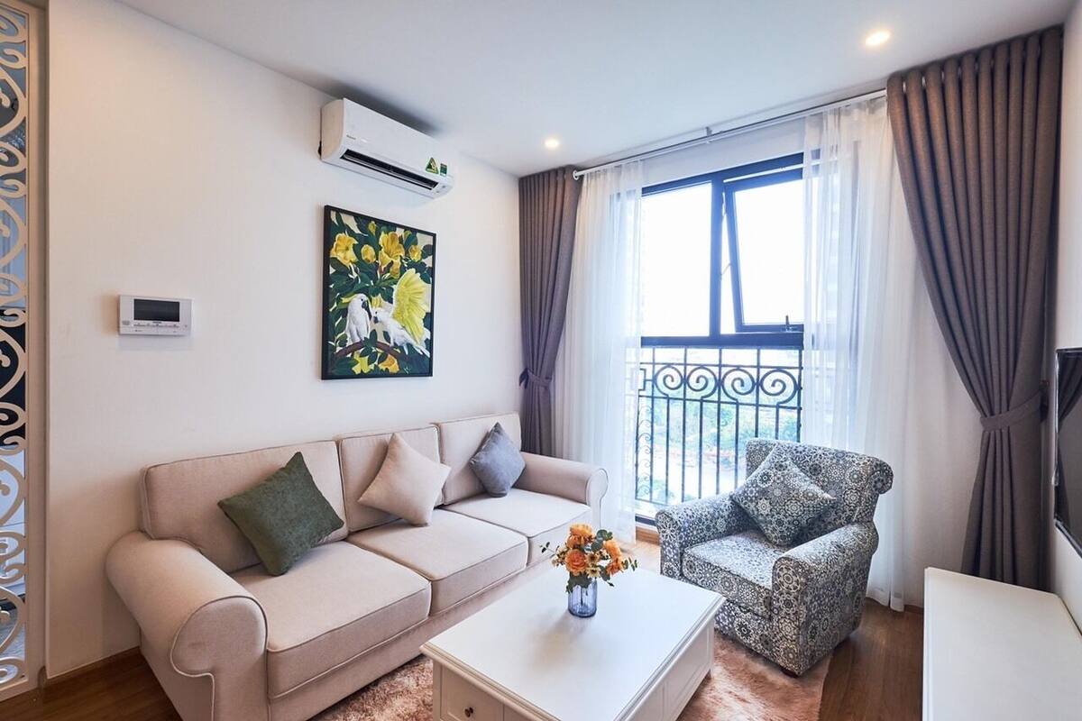 Apartamento Royal | Zona de estar | Smart TV de 55 pulgadas con canales digitales, una televisión