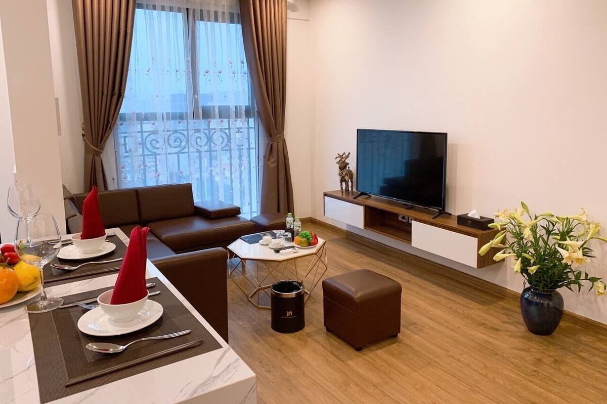 Apartamento de lujo | Zona de estar | Smart TV de 55 pulgadas con canales digitales, una televisión