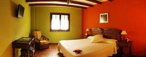 Double or Twin Room | Premium bedding, free WiFi, bed sheets - Casa Rural Lurdeia - Adults Only (Bermeo)