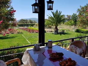 Porch - Ozbek Ciftlik Evi (Urla)