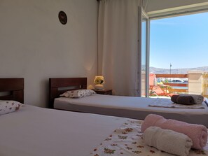 2 chambres, fer et planche Ă repasser, Wi-Fi gratuit, draps fournis