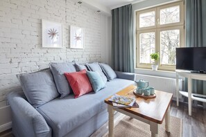 패밀리 아파 트 (Villa 1B) | 거실 | 케이블 채널 시청이 가능한 37인치 평면 TV, TV