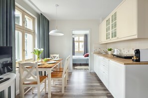Appartement Familial (Villa 1B) | Cuisine privée | Mini réfrigérateur, micro-ondes, plaque de cuisson, lave-vaisselle