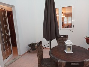 تناول الطعام بالخارج