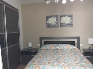 3 habitaciones, escritorio, tabla de planchar con plancha y wifi gratis 