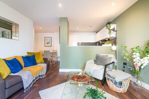 Smart TV - Luxury Townhouse (Manchester)