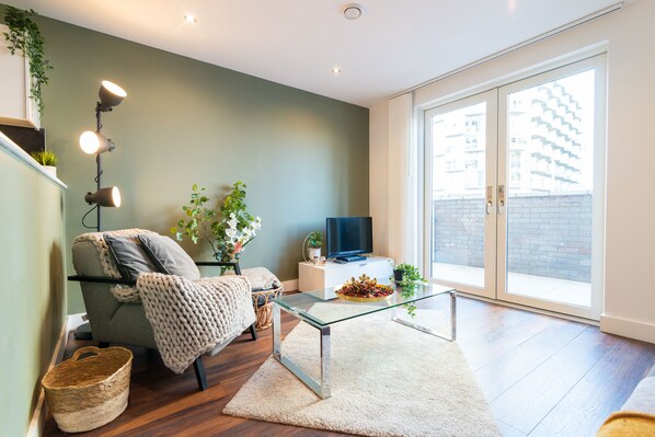 Smart TV - Luxury Townhouse (Manchester)