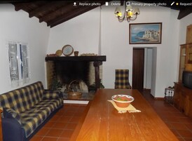 Casa, 3 habitaciones | Sala de estar | Una televisión