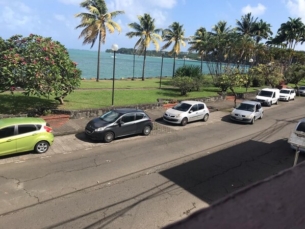 Property grounds - T2 apartment sea view, close to beaches and local shops (Trinité)