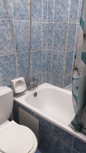 Family Triple Room | Bathroom