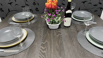 Superior-Apartment | Eigene Küche | Kühlschrank, Mikrowelle, Ofen, Herdplatte