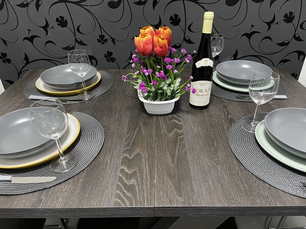 Departamento superior | Cocina privada | Refrigerador, microondas, horno y parrilla de estufa 