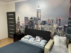 1 chambre, décoration personnalisée, ameublement personnalisé, bureau