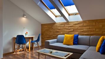 Comfort Apartment | Living room | Flat-screen TV