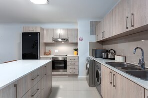 Private kitchen - Spacious Beach Apartment - Hop Skip and Jump from Blouberg Beachfront (Bloubergstrand)