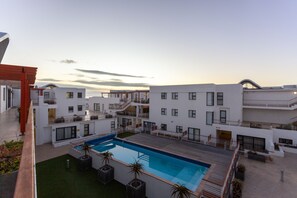 Pool - Spacious Beach Apartment - Hop Skip and Jump from Blouberg Beachfront (Bloubergstrand)