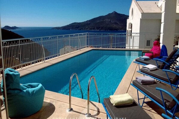 Pool - Villa Juliet E - 4 bedroom villa overlooking the bay of Kalkan (Antalya)