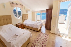 4 bedrooms, iron/ironing board, travel cot, free WiFi - Villa Juliet E - 4 bedroom villa overlooking the bay of Kalkan (Antalya)