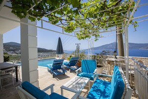 Property grounds - Villa Juliet E - 4 bedroom villa overlooking the bay of Kalkan (Antalya)
