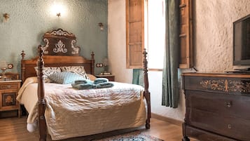 Standard Double Room | Iron/ironing board, free WiFi, bed sheets