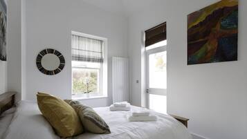 Economy Apartment | 1 bedroom, iron/ironing board, free WiFi, bed sheets