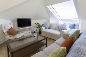 Economy Apartment | Living area