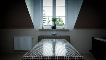 Body treatments, body scrubs, 3 treatment rooms, massages