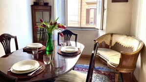 Dining - Traditional Style in the city Center (Roma)