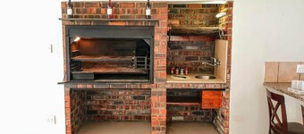 Spacious Riverside Villa with Indoor Braai