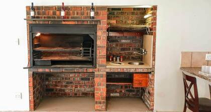 Spacious Riverside Villa with Indoor Braai