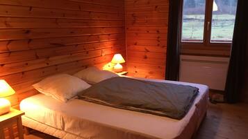 3 chambres, lit parapluie, draps fournis