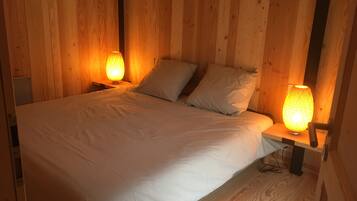 3 slaapkamers, reisbedje, beddengoed