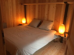 3 chambres, lit parapluie, draps fournis