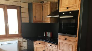 Réfrigérateur, four, plaque de cuisson, lave-vaisselle