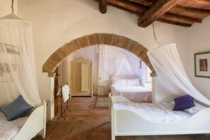 5 Schlafzimmer, Bügeleisen/Bügelbrett, WLAN, Bettwäsche