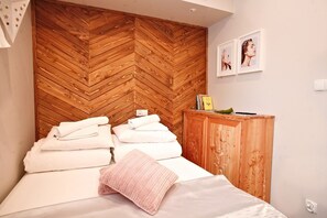 Deluxe Apartment (Ermitage) | 2 bedrooms, iron/ironing board, free WiFi, bed sheets - Apartamenty Ermitage Zakopane (Zakopane)