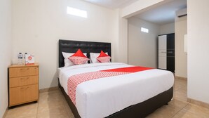 Deluxe Double Room - OYO 2173 Bnv House Babarsari (Depok)