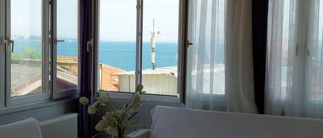 Studio Suite, Sea View | Egyptian cotton sheets, premium bedding, minibar, blackout drapes