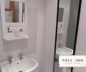 Standard Room | Bathroom | Towels